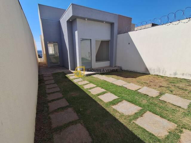 #1663 - Casa para Venda em Pedro Leopoldo - MG