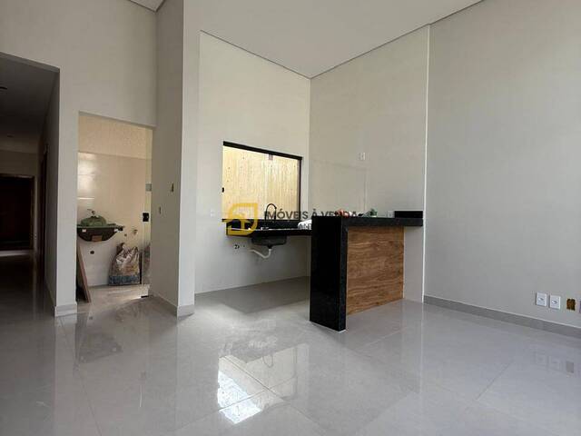 #1708 - Casa para Venda em Pedro Leopoldo - MG